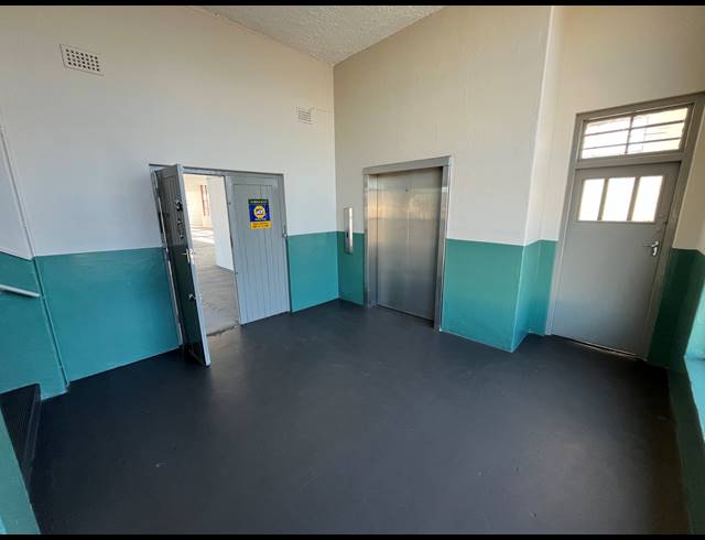 525M² WAREHOUSE TO LET IN PAARDEN EILAND